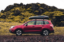 Boks dachowy Mont Blanc Altitude 350 337L dwustronne otwieranie 75 kg czarny połysk