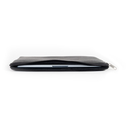 Eleganckie etui Baltan Zip Crocodilo czarne do MacBook Air 13 M2