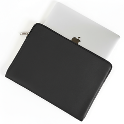 Eleganckie etui Baltan Zip Crocodilo czarne do MacBook Air 13 M2
