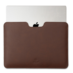 Eleganckie etui na MacBook Air 13 M2 ze skóry naturalnej Baltan Razor ciemny brąz