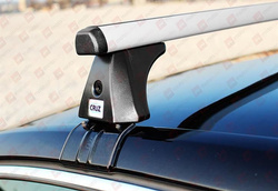 Bagażnik na dach Cruz AX118 Fiat 500X Cross 5-dr SUV od 2015 r. - z relingami zintegrowanymi