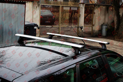 Bagażnik bazowy na dach Cruz AIRO X118 – Fiat 500X 5-dr SUV od 2015 r. z relingami zintegrowanymi