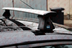 Bagażnik bazowy na dach Cruz AIRO X118 – Fiat 500X 5-dr SUV od 2015 r. z relingami zintegrowanymi