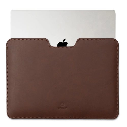 Eleganckie etui na MacBook Air 13 M2 ze skóry naturalnej Baltan Razor ciemny brąz