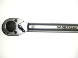 Klucz dynamometryczny Goodyear 42-210 Nm profesjonalny + 2 nasadki