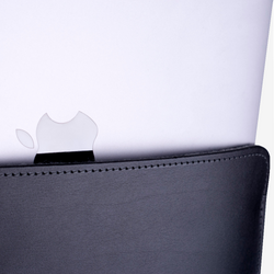 Eleganckie etui na MacBook Air 15 M2 ze skóry naturalnej Baltan Sleeve czarne