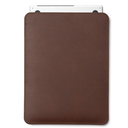 Eleganckie etui na MacBook Air 15 M2 ze skóry naturalnej Baltan Sleeve ciemny brąz