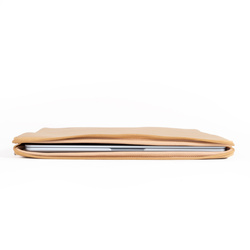Eleganckie etui Baltan Zip Crocodilo beżowe do MacBook Air 13 M4