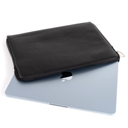 Eleganckie etui Baltan Zip Crocodilo czarne do MacBook Air 13 M2