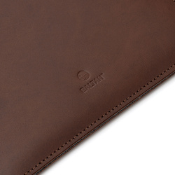 Eleganckie etui na MacBook 14 PRO M5 ze skóry naturalnej Baltan Sleeve ciemny brąz