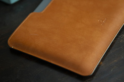Eleganckie etui na MacBook 13 PRO ze skóry naturalnej Baltan Razor brąz