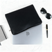 Eleganckie etui Baltan Zip Crocodilo czarne do MacBook Air 13 M4
