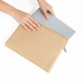 Eleganckie etui Baltan Zip Crocodilo beżowe do MacBook Air 13 M3