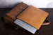 Eleganckie etui na MacBook 14 PRO M4 ze skóry naturalnej Baltan Sleeve brąz