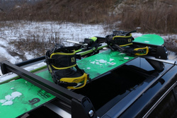 Bagażnik na narty Amos Ski Lock 5 Black aluminium 5 pary nart 4 deski / FERIE2026