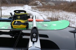 Uchwyt narciarski na 3 pary nart lub 2 deski Amos Ski Lock 3 Silver